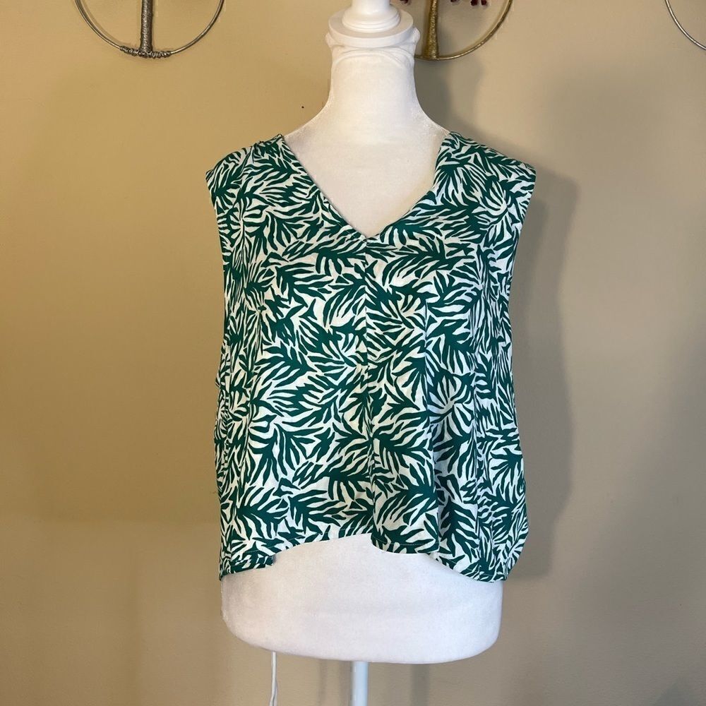 Topshop Green and White Abstract Leaf Print Tie Crop Size 10